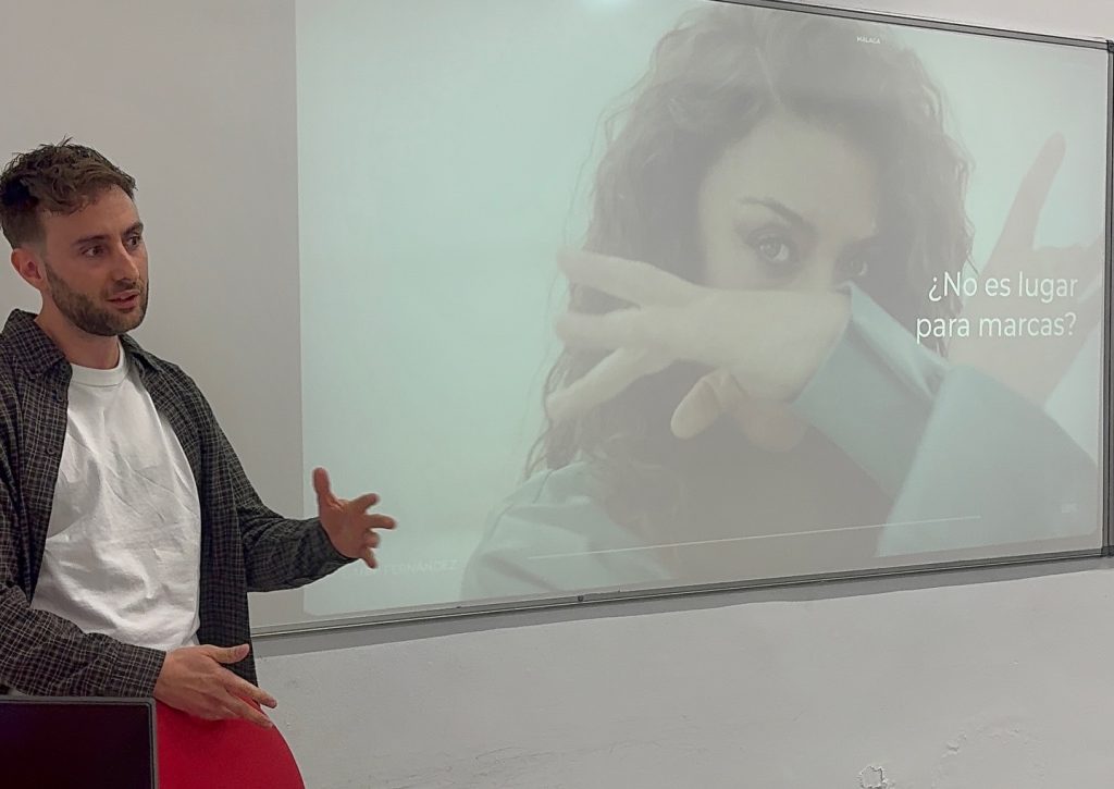 Instagram post from apecom_malaga. This post is in position 6.