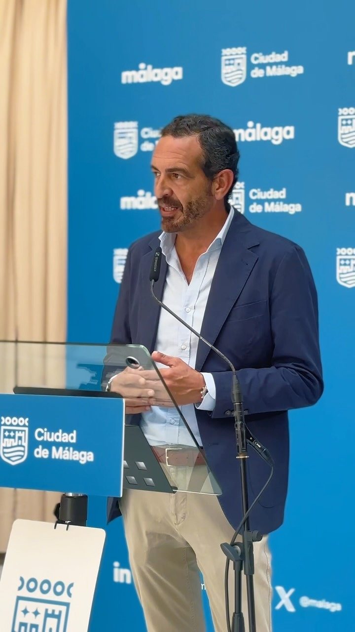 Instagram post from apecom_malaga. This post is in position 3.