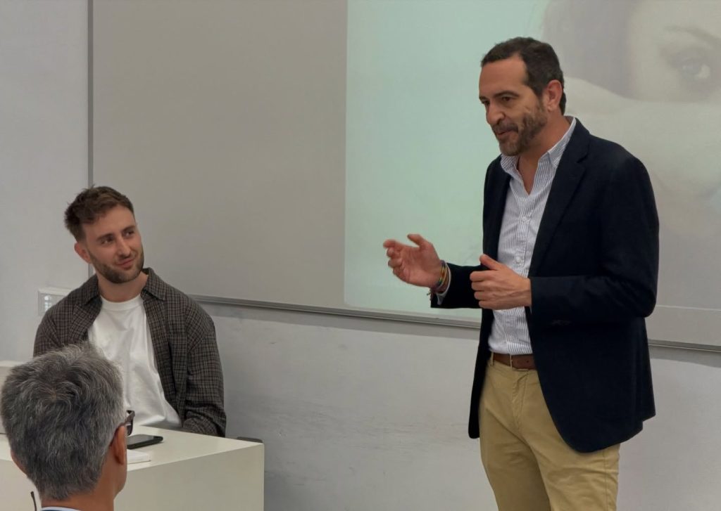 Instagram post from apecom_malaga. This post is in position 5.