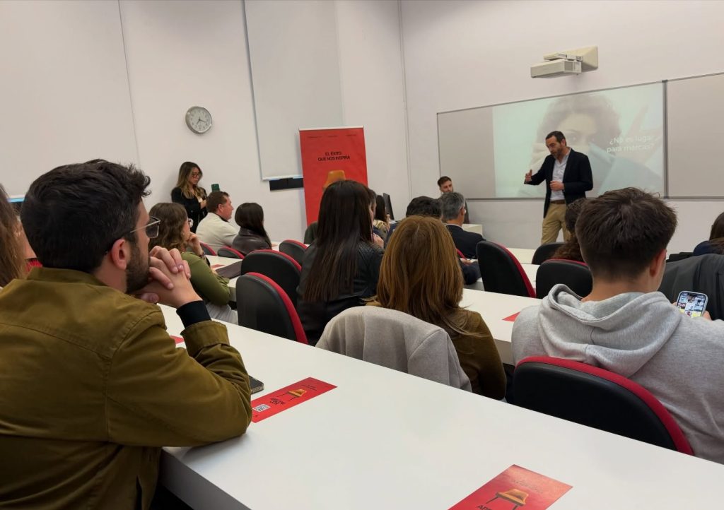 Instagram post from apecom_malaga. This post is in position 4.